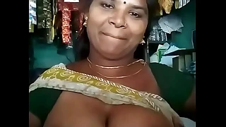 X Tamil aunty showing her boobs