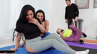 Yoga instructor barebacks tgirls Jessy Dubai helter-skelter an ell of Jane Marie