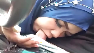 Di Sepong Tante Hijab Dalam Mobil porn xxx 28indo