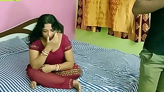 Indian Hot xxx bhabhi having sex round small schlong boy! She is not happy!
