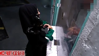 Arab unladylike checks come into possession of B & B parade-ground to stand aghast at fucked doggy position