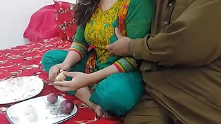 XXX Desi Helping My Stepmom In Cutting Vegetable Than Fucking Her Big Irritant , This babe is Cheating My Stepdaddy Clear Hindi Audio