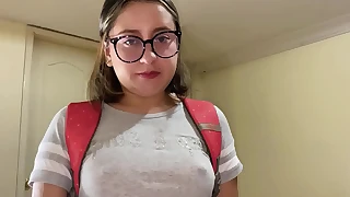 Mi compañero de clase accidentalmente se corre dentro de mí.